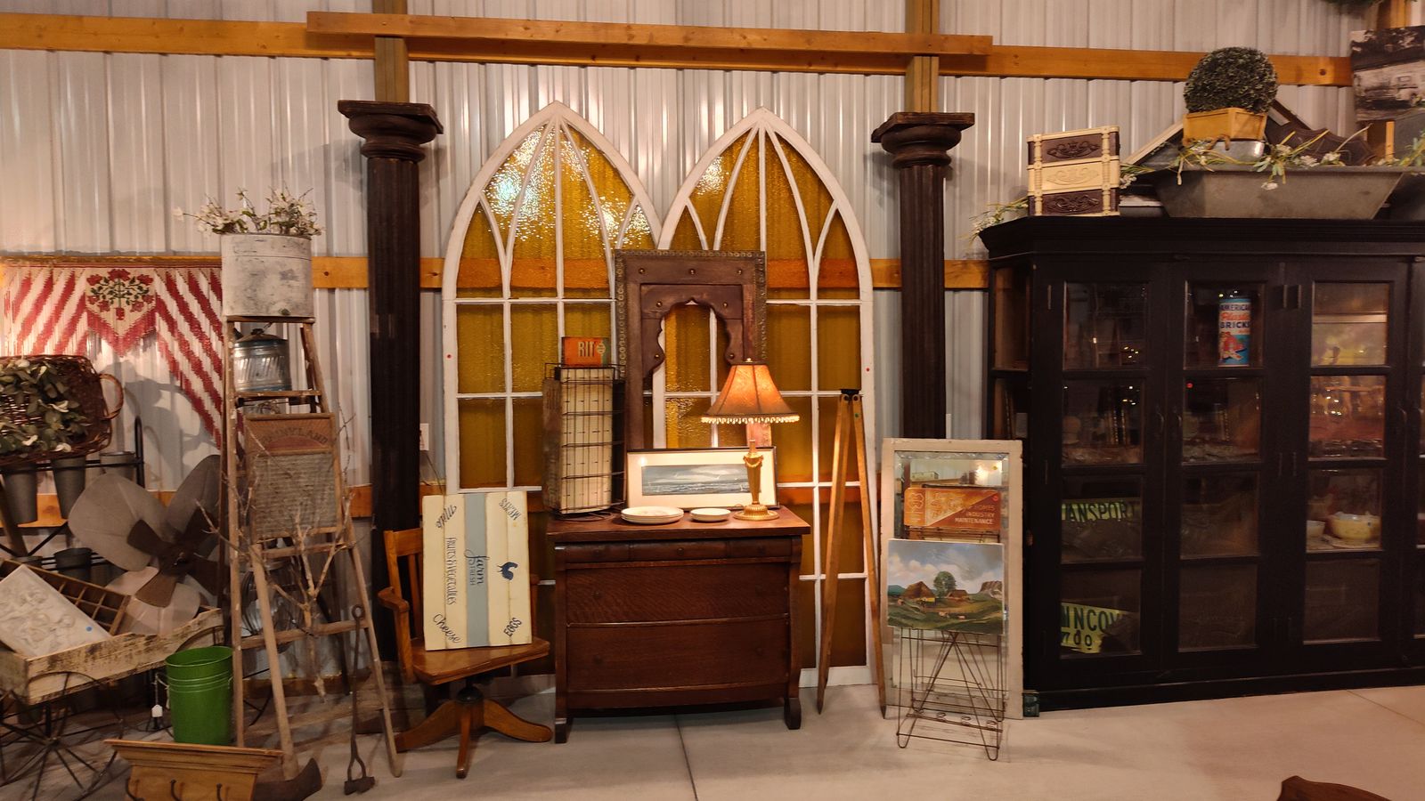 LIVING ESTATE ANTIQUE BARN SALE