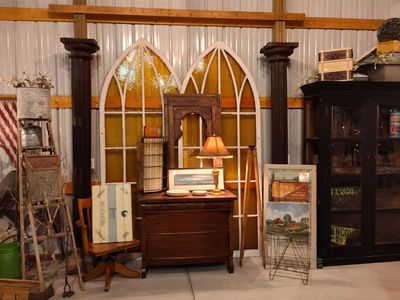 LIVING ESTATE ANTIQUE BARN SALE
