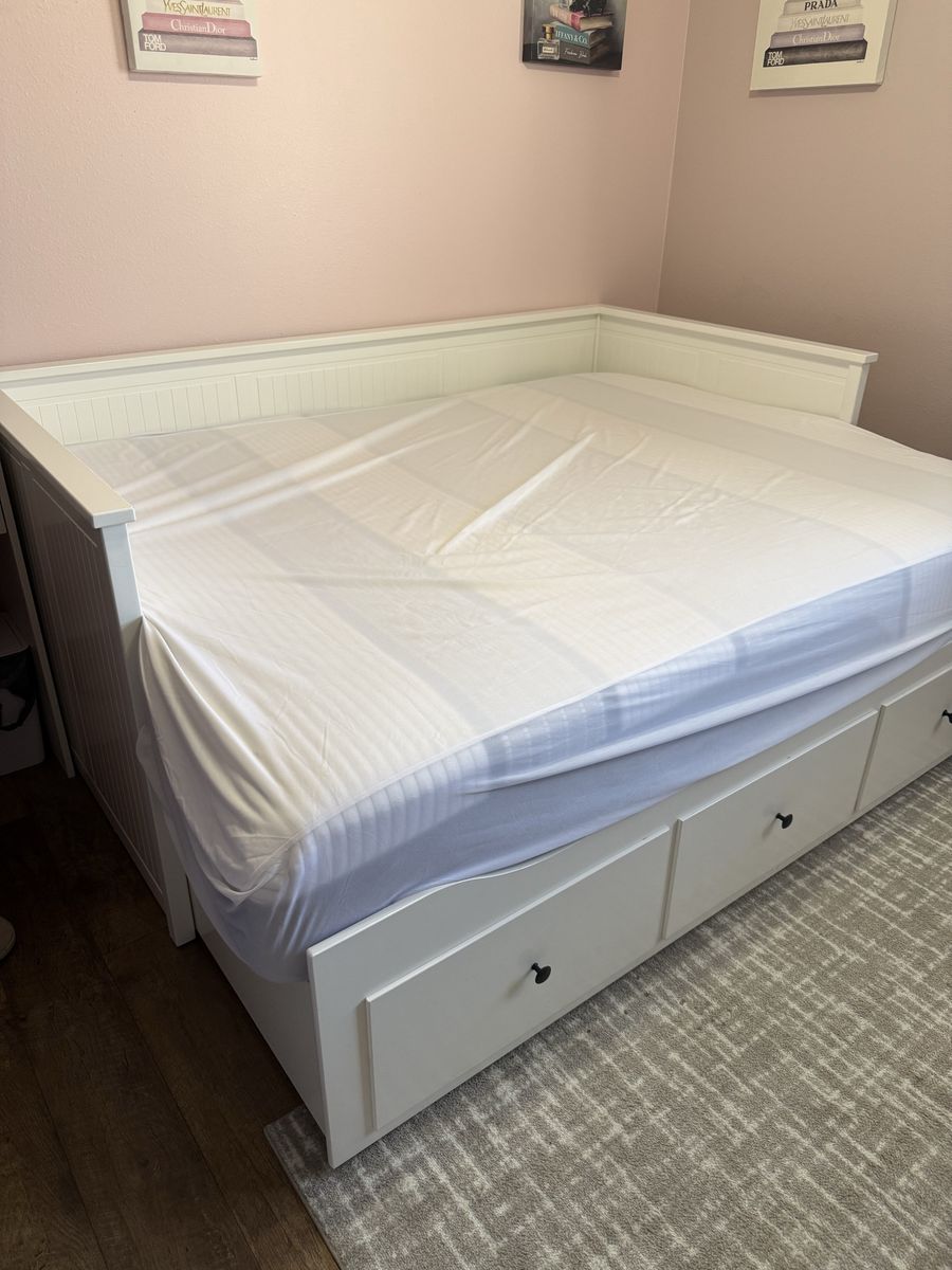IKEA Hemnes Daybed with Drawers