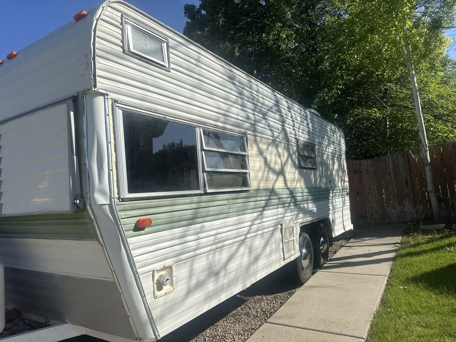 1975 terry camper 21 long exterior good condition interior needs all restoration tires like new no title just bill of sale