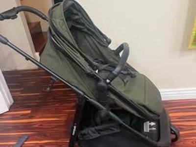 Toddler/baby "Mompush" Brand Stroller with reversable seat (collapsible)