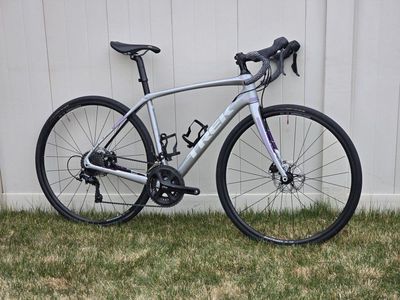 Trek Domane SL5 Disc Road Bike 2018- Light Gray/Purple, 52cm, Shimano 105, Hydraulic Disc Brakes.