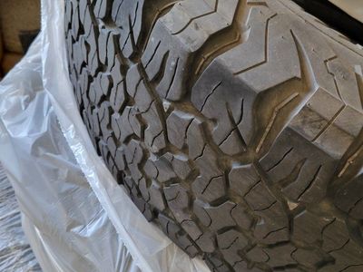 Bf Goodrich K02 275/70 R17