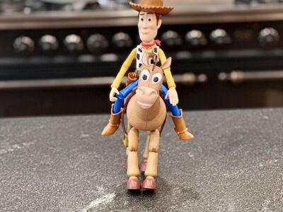 Toy Story: Authentic Woody & Bullseye Figure Set