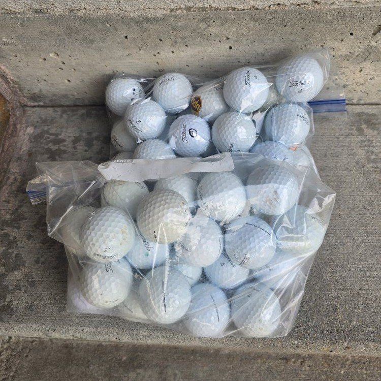 25 clean Titleist Pro V1 golf balls in great cond.