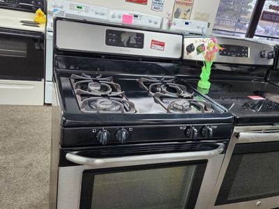 NICE FRIGIDAIRE STAINLESS STEEL GAS 4-BURNER RANGE! W-WARRANTY