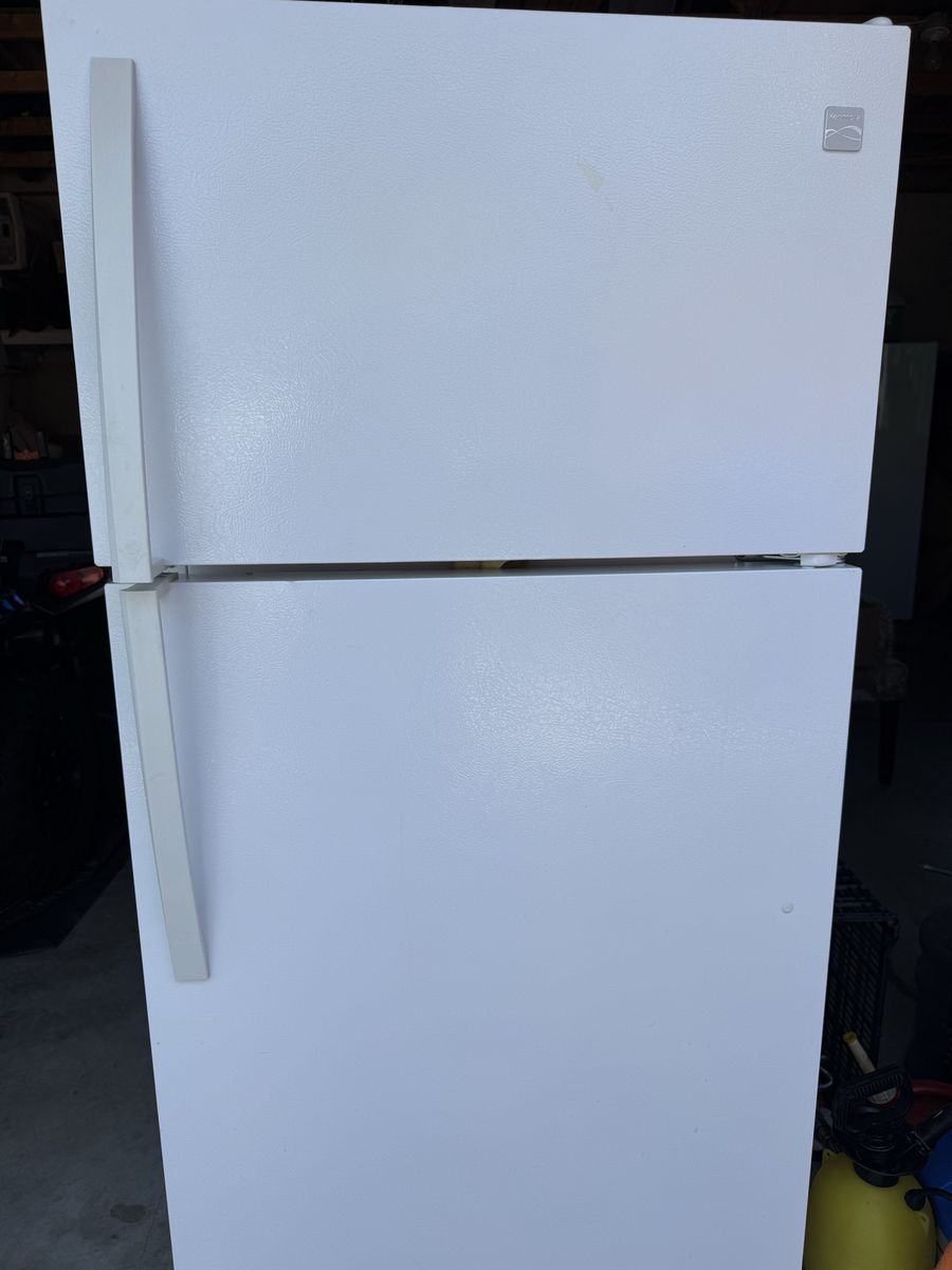 Kenmore 18 cubic ft. Refrigerator