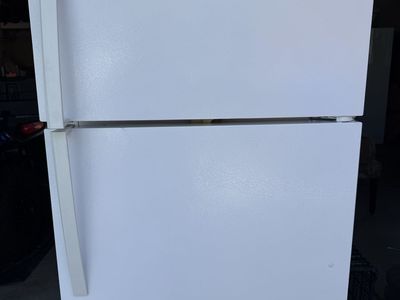 Kenmore 18 cubic ft. Refrigerator
