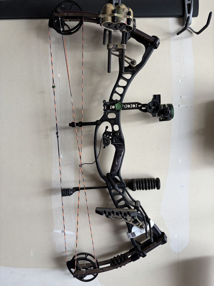 Hoyt crx 32 compound bow