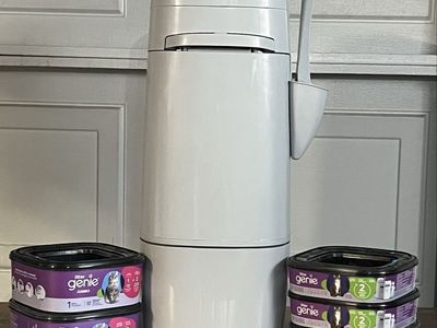 Litter Genie Plus Cat Litter Disposal System Pail with 2 Jumbo and 3 Regular Refills & Scoop, Odor Control