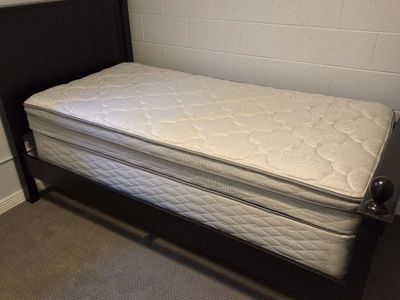 Twin mattress and box spring
