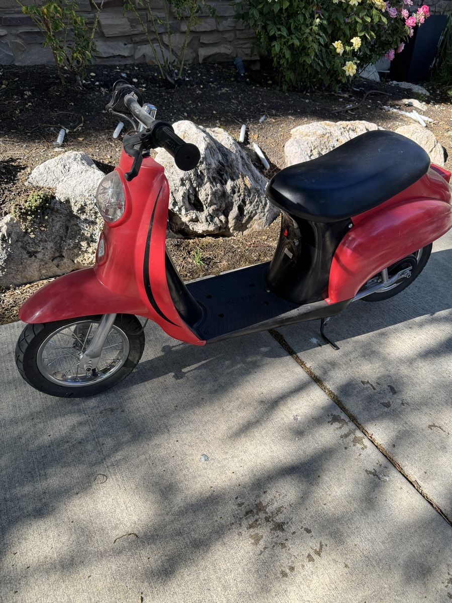 Razor moped