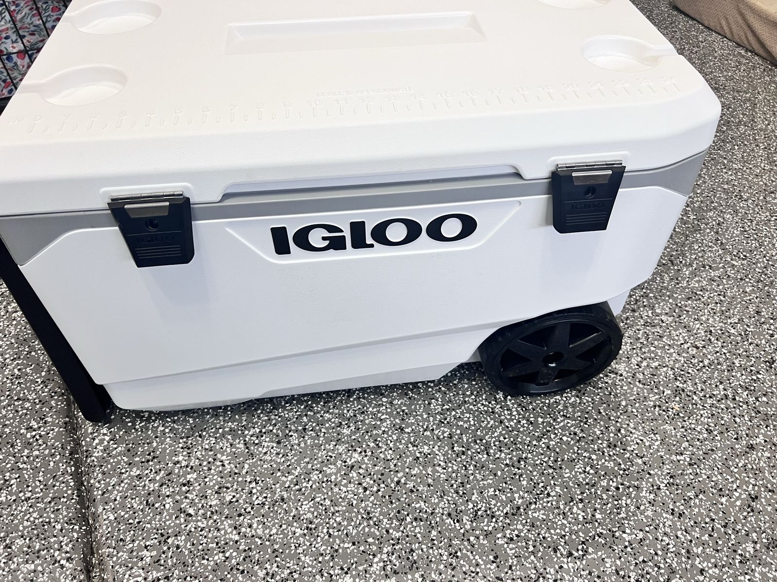 Large IGLOO COOLER