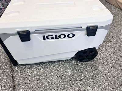 Large IGLOO COOLER