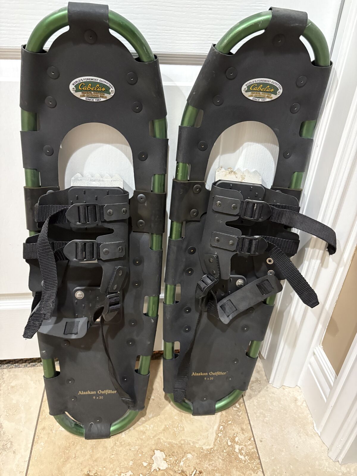 Cabelas 9 x 30 Alaskan Outfitter snowshoes