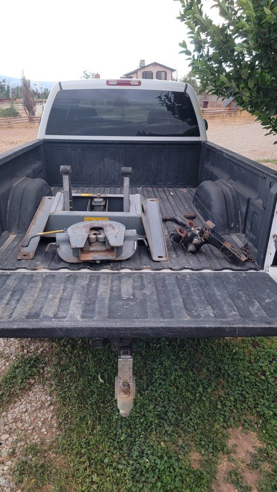 Fifth Wheel Trailer Hitch