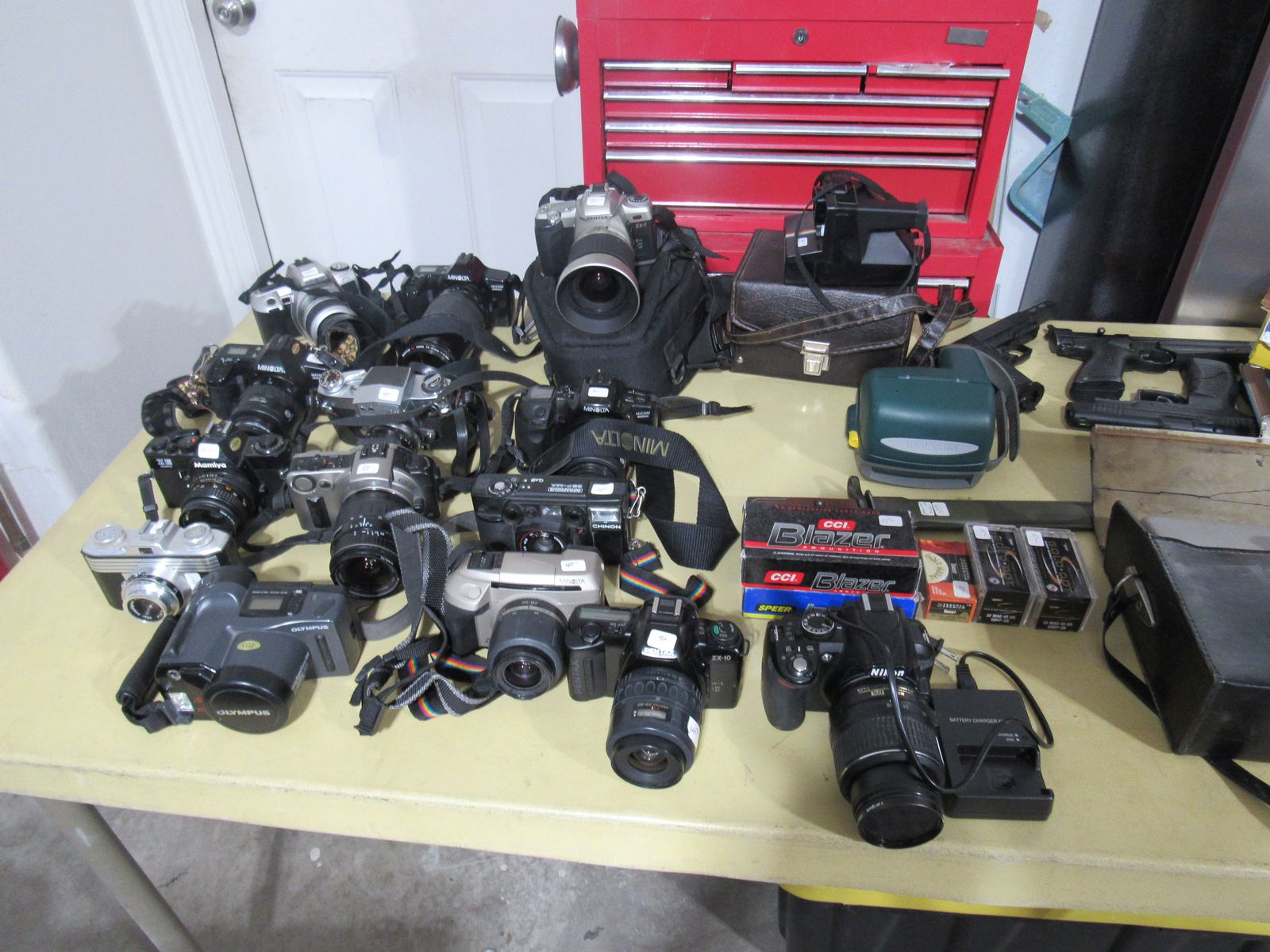 yard sale garage sale huge and humungus no junk see pics