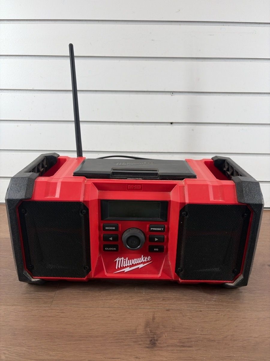 MILWAUKEE TOOLS 2890-20  M18 18 VOLT JOBSITE RADIO #WCP038997