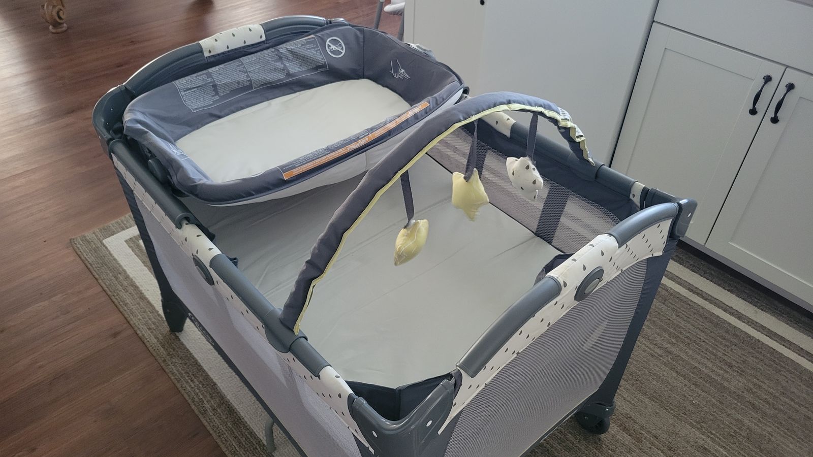 Graco Pack ‘n Play with Changing Table, Seat and Bassinet