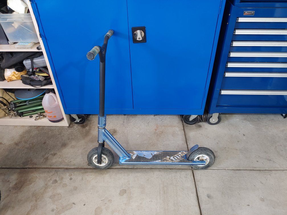 Pro Scooter With Pneumatic Tires