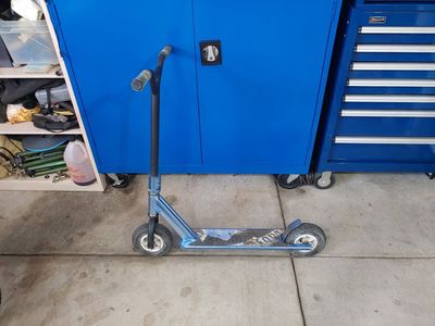 Pro Scooter With Pneumatic Tires