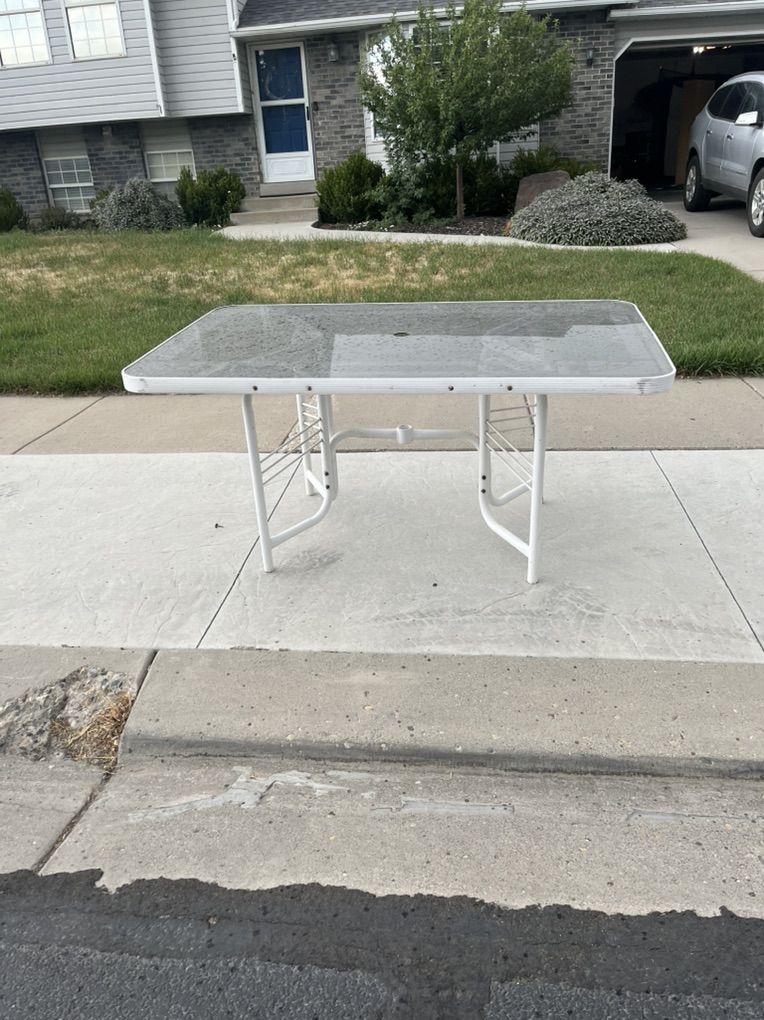 Free Glass Outdoor table
