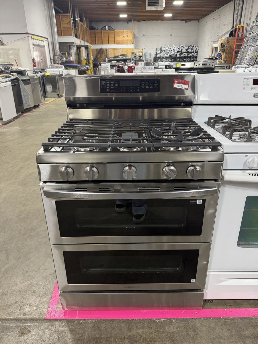 JUST LIKE NEW! BEAUTIFUL SAMSUNG FLEX DOOR DOUBLE OVEN GAS TOP RANGE