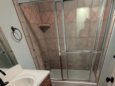Bathroom tub/shower doors
