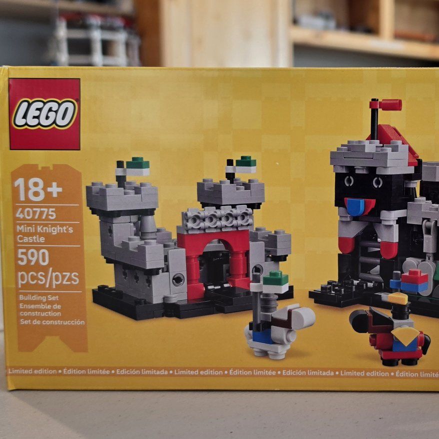 LEGO GWP Set 40775 - Mini Knights Castle (2025)