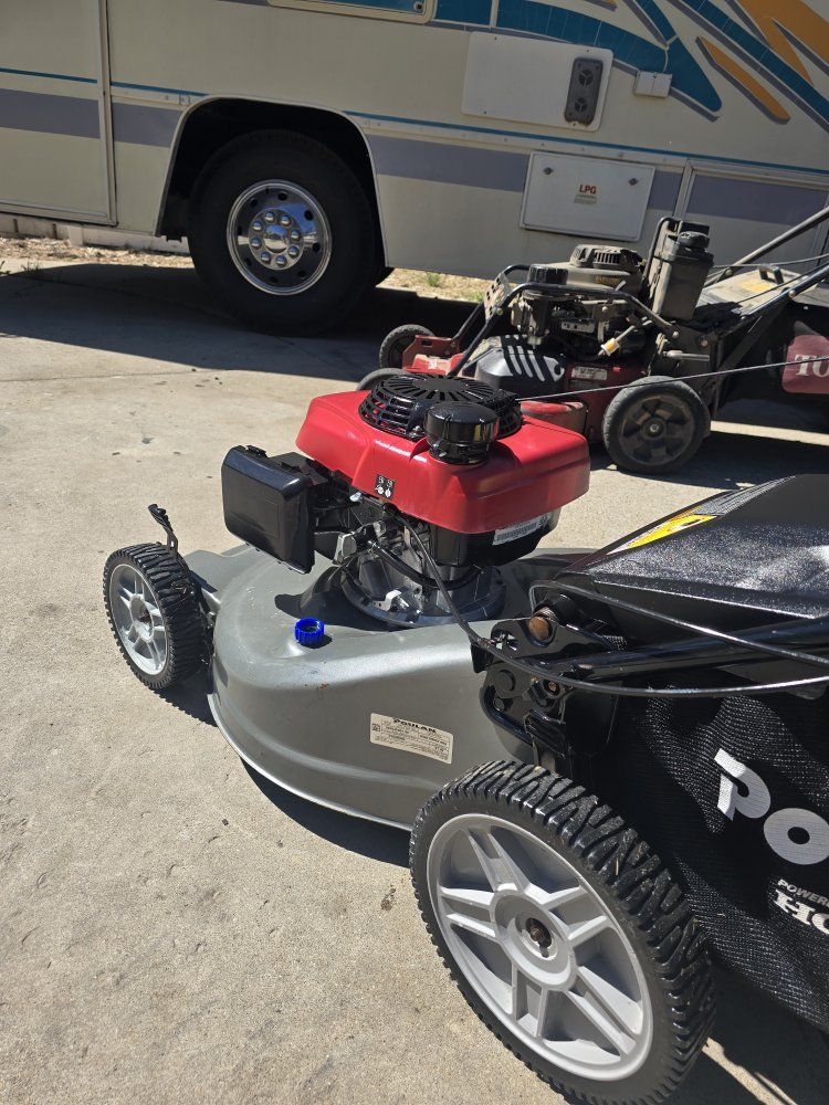 Honda Poulan Self propelled lawn mower
