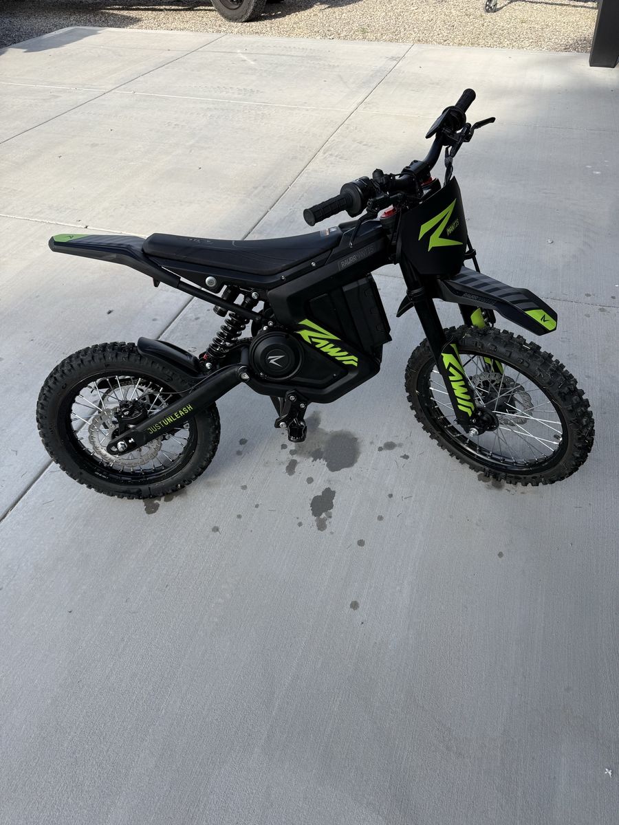 Rawrr Mantis MINI R17 like new