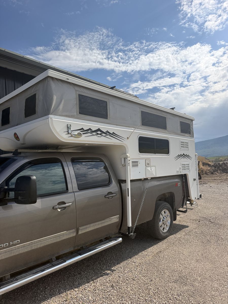 2013 Hallmark cuchara 8ft bed model 9.5ft total