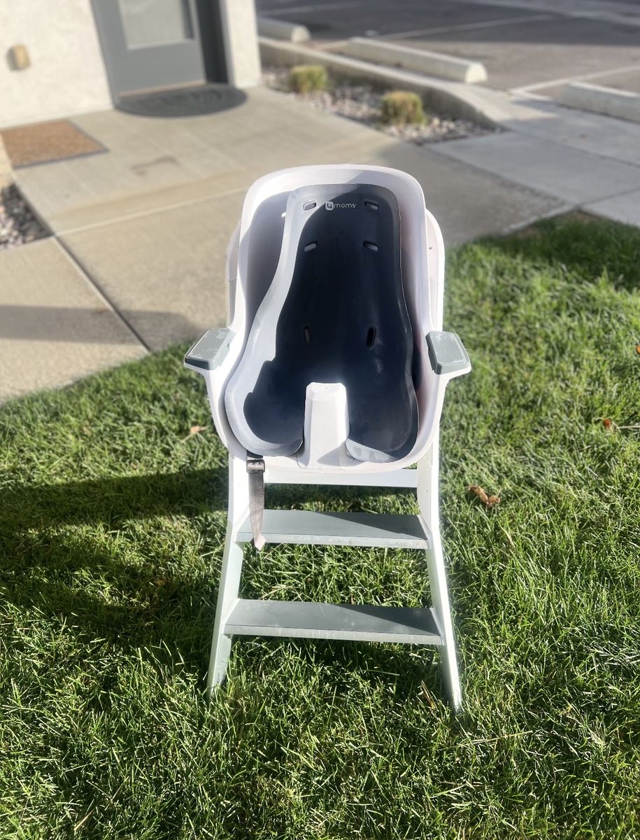 4moms Magnetic High Chair - Like New - White/Grey