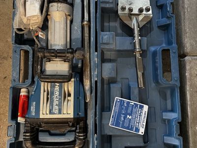 Hercules 15 Amp 1-1/8 in. Hex Breaker Jack Hammer with Dolly, Chisel, and Point Bit. Excellent Condition