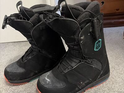 W7 Snowboard Boot