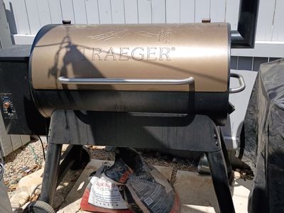 Traeger Pro 34 Pellet Smoker - Bronze - great condition with extras