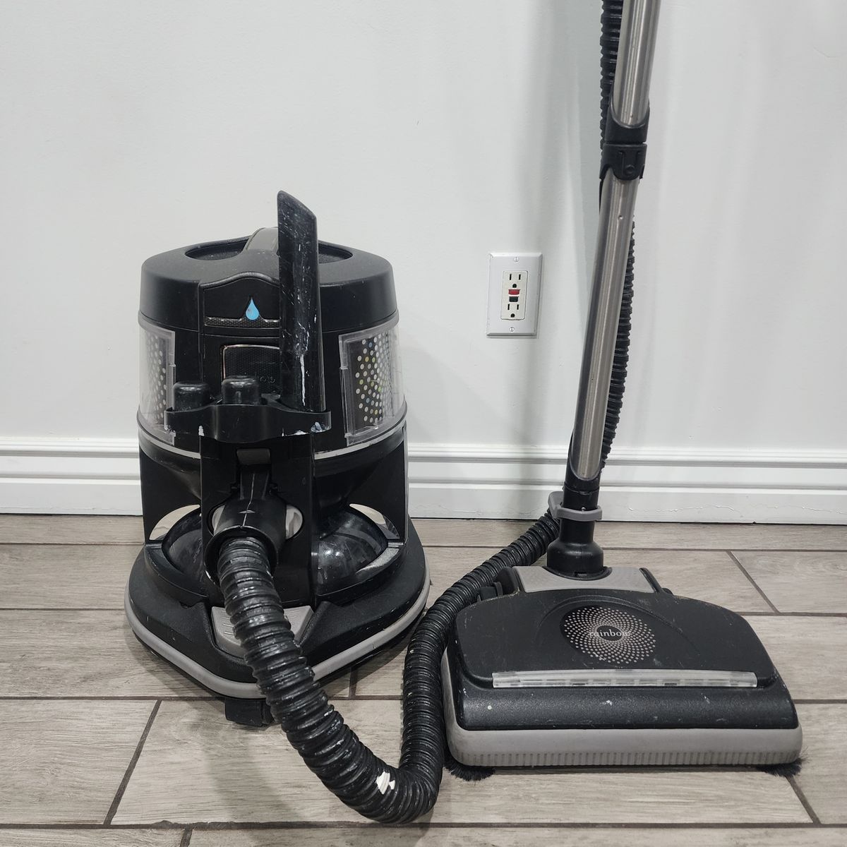 RAINBOW E2 TYPE 12 BLACK CANISTER VACUUM CLEANER & ATTACHMENTS WORKS GREAT CLEAN AND WELL MADE