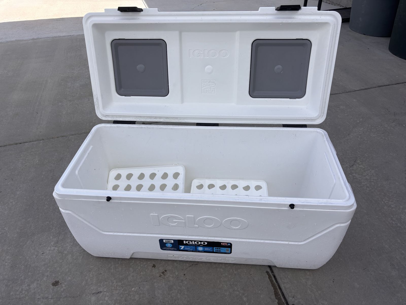 Huge igloo max old 165 quart cooler