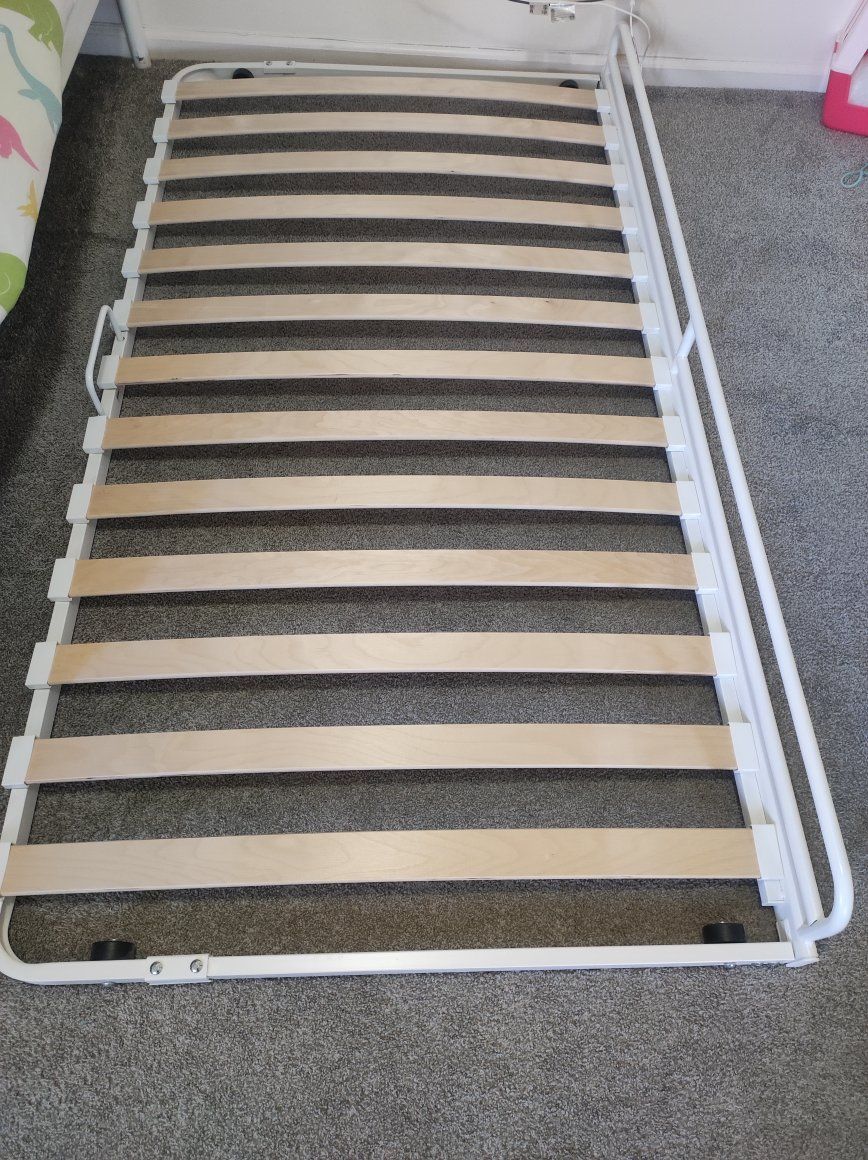 Trundle bed