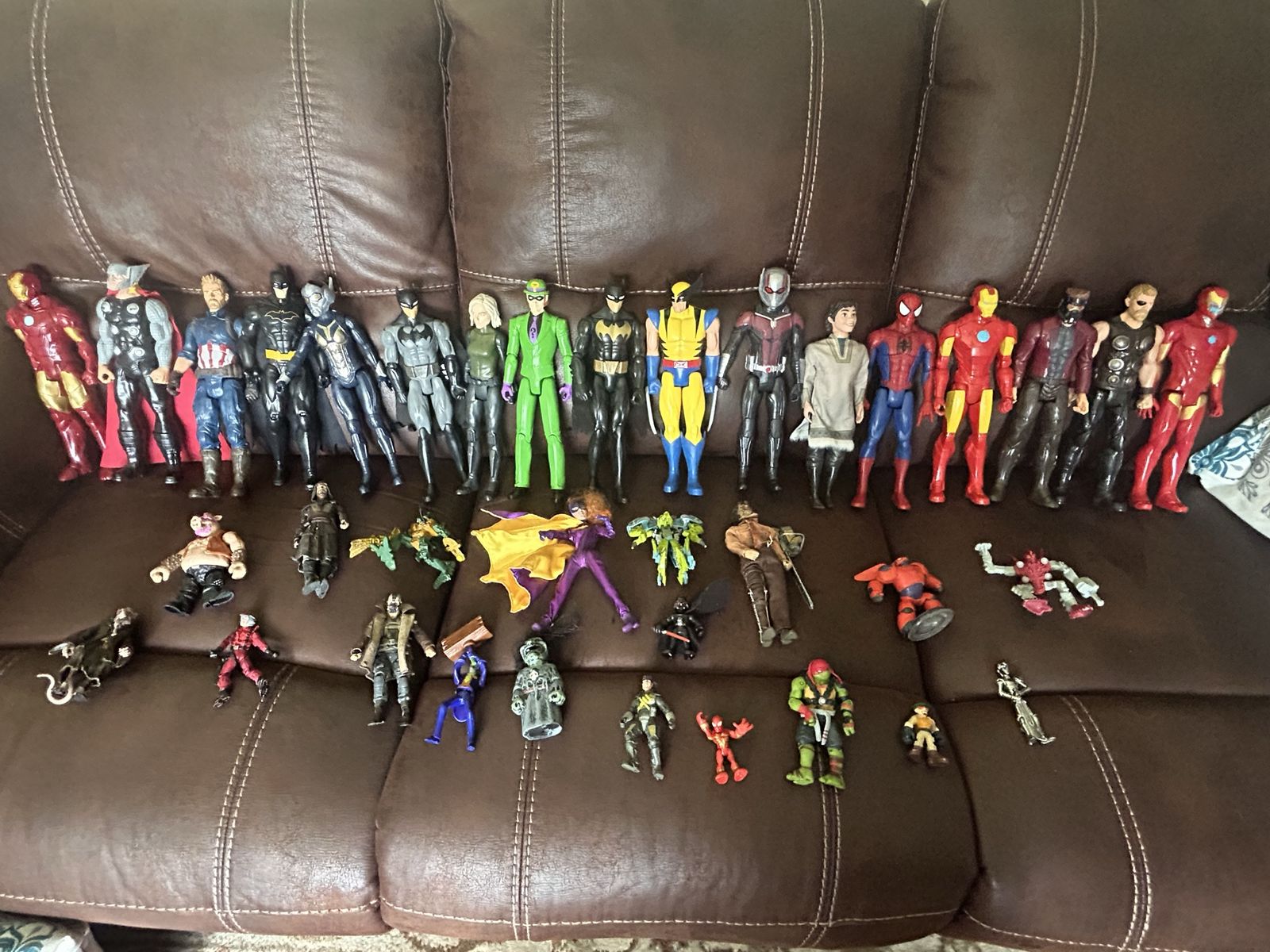 Lot of Action Figures From Hero Movies, See Pictures For Details, Spiderman, Batman, Bat Women, Thor etc...