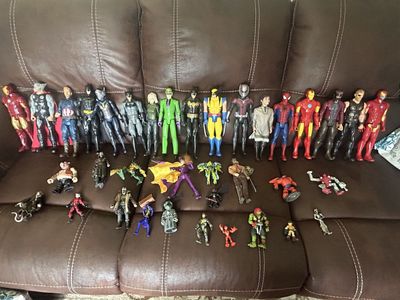 Lot of Action Figures From Hero Movies, See Pictures For Details, Spiderman, Batman, Bat Women, Thor etc...