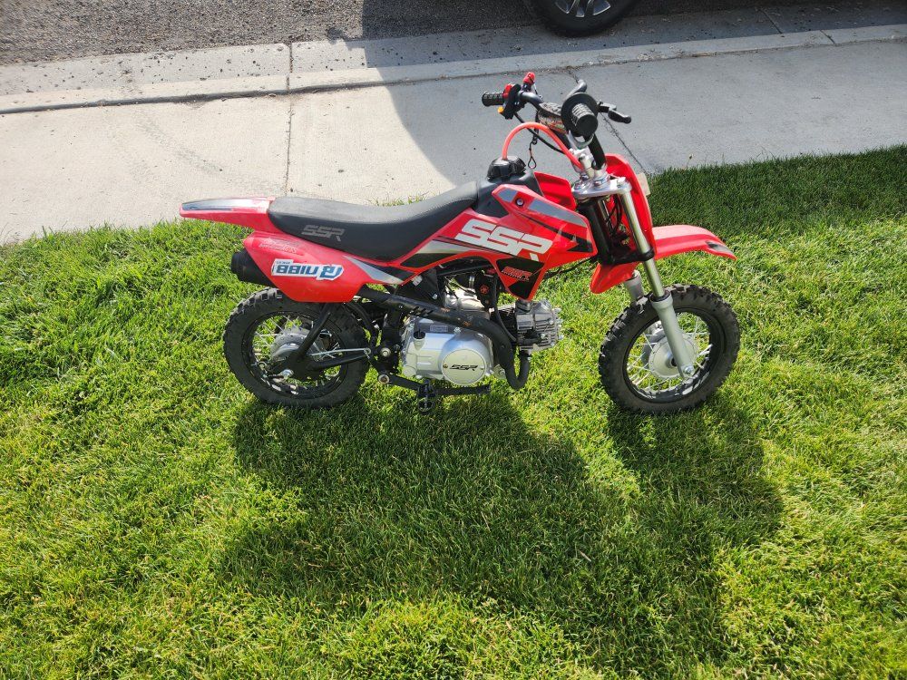 70cc Dirt bike. electric start, belt driven