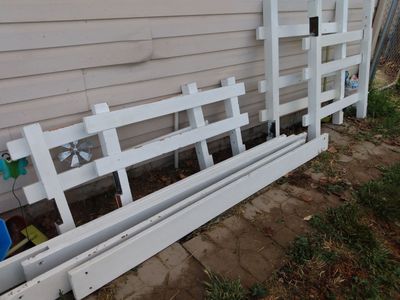 Twin bunk bed
