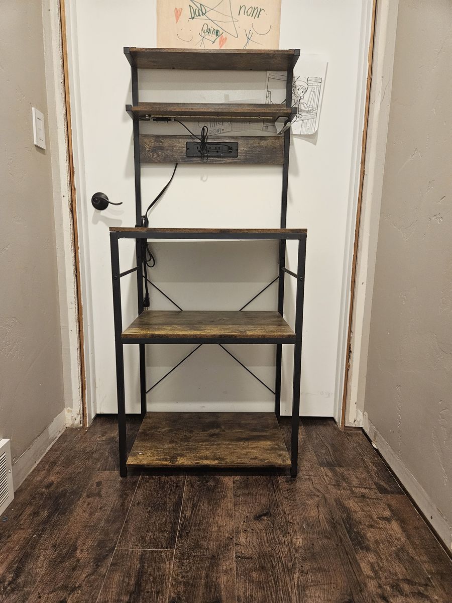 Shelves w led light and power strip