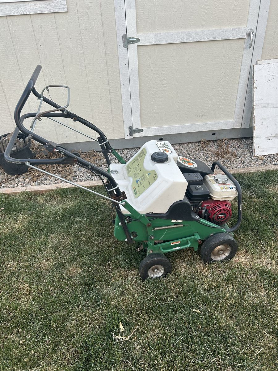 Billy Goat AE401H Aerator - 20" Working Width, Honda Engine, Self-Propelled