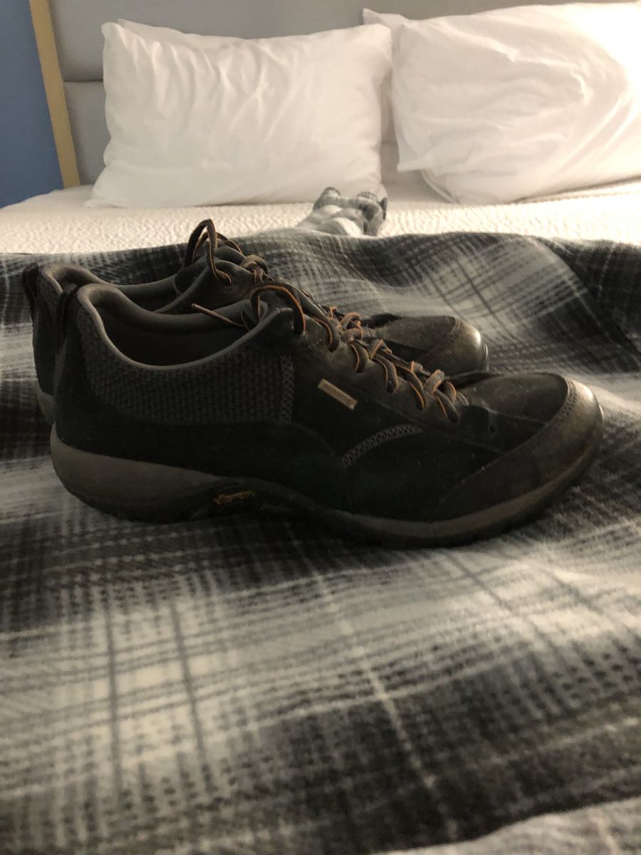 New used vibram hiking/athletic shoes