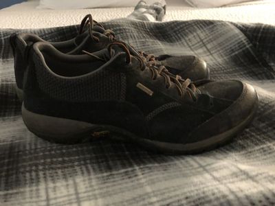 New used vibram hiking/athletic shoes