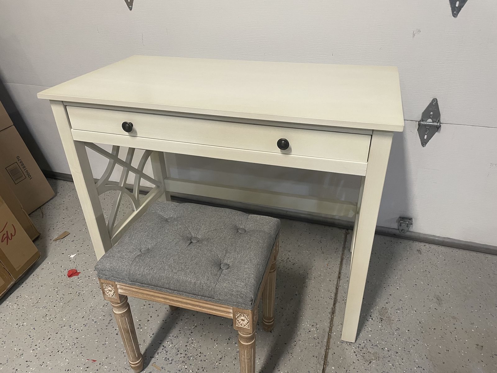 Like New small desk and stool cream, 38 inches wide