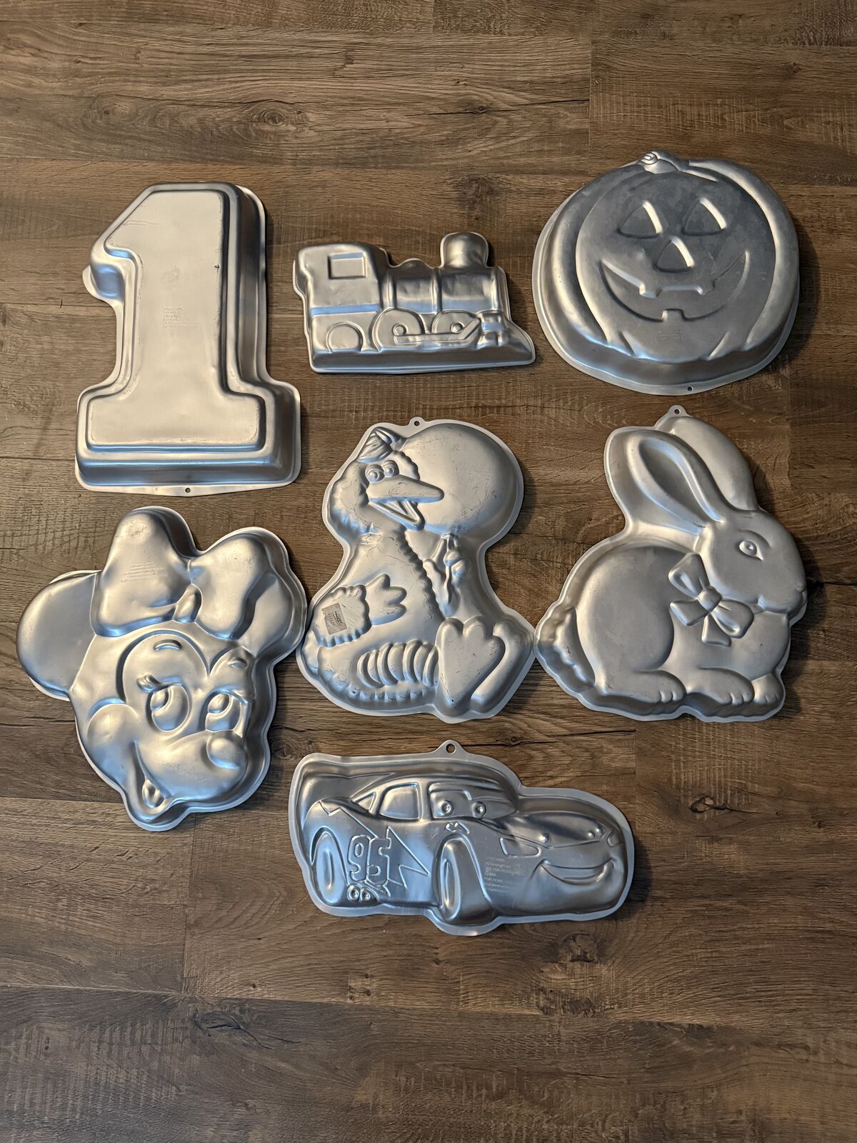 7 Wilton Cake Pans Minnie Mouse, Big Bird, Bunny