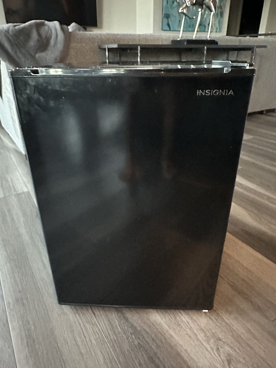 Insignia Compact Mini Refrigerator - Black (Model NS-CF26BK9)